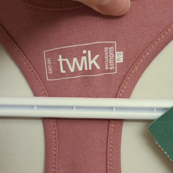 🎁 2/$20 Twik Tanks - Picture 2 of 7